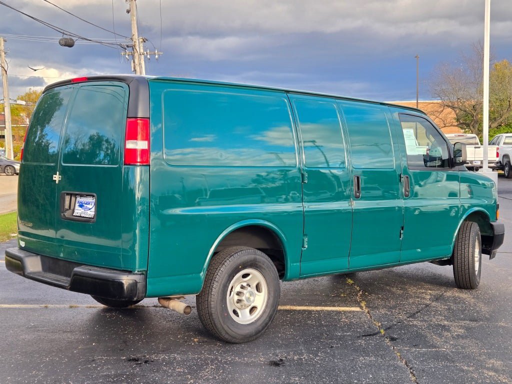 2023 Chevrolet Express Cargo Work Van - Photo 10