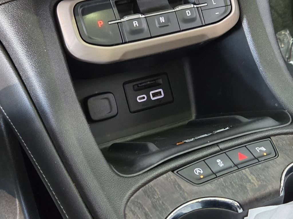 2023 GMC Acadia Denali - Photo 30