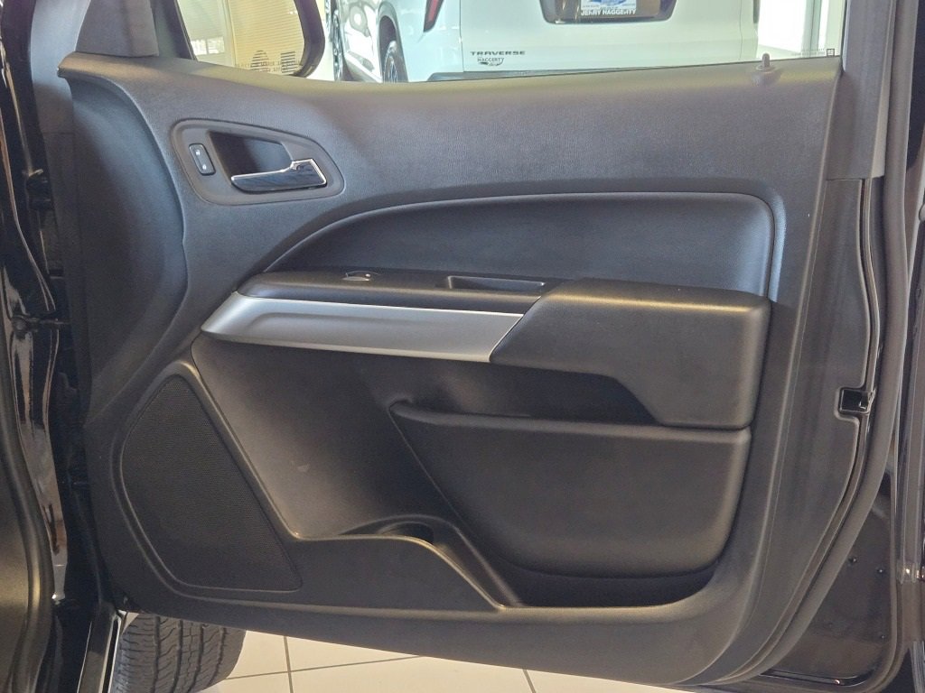 2022 Chevrolet Colorado LT photo 3