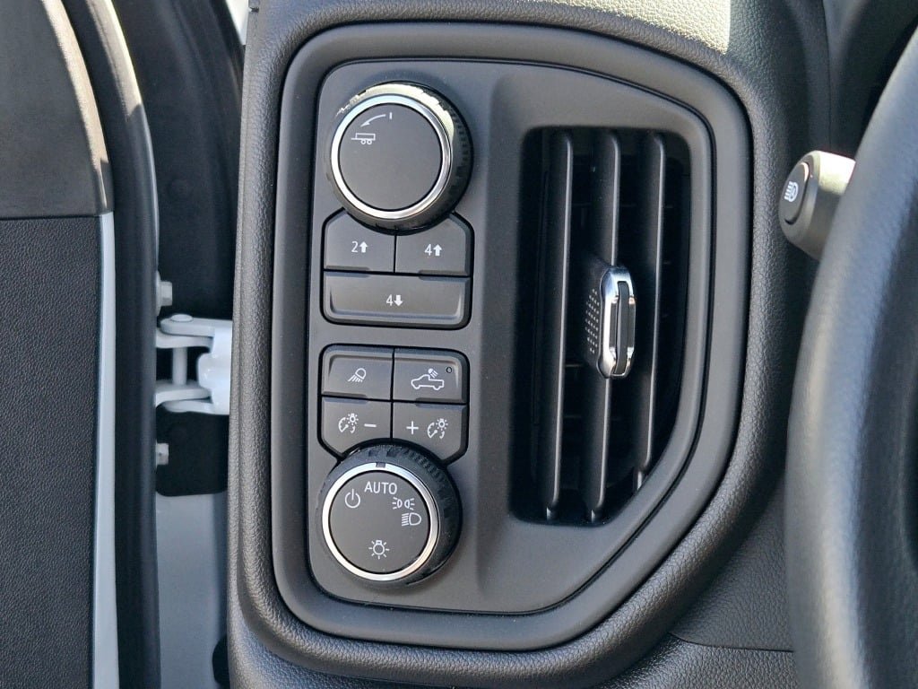 2024 CHEVROLET SILVERADO HD - Image 30