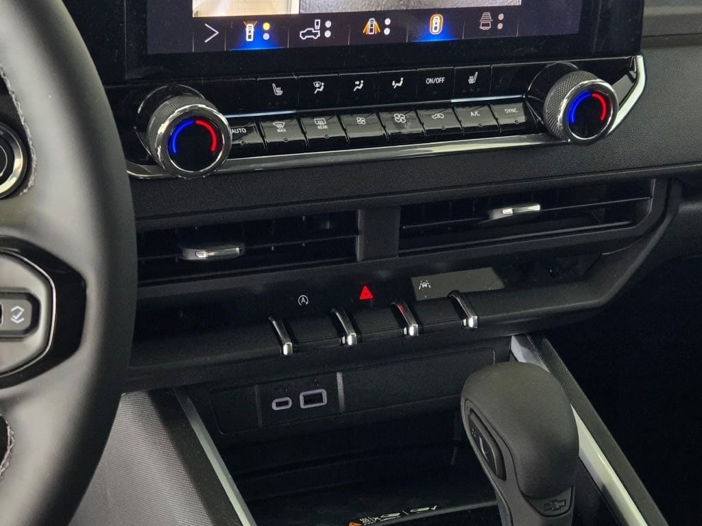 2025 CHEVROLET COLORADO - Image 23