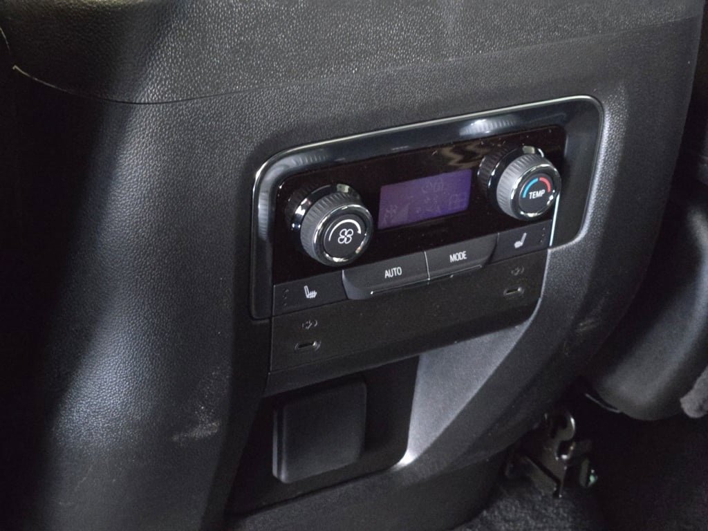 2025 CHEVROLET SUBURBAN - Image 19