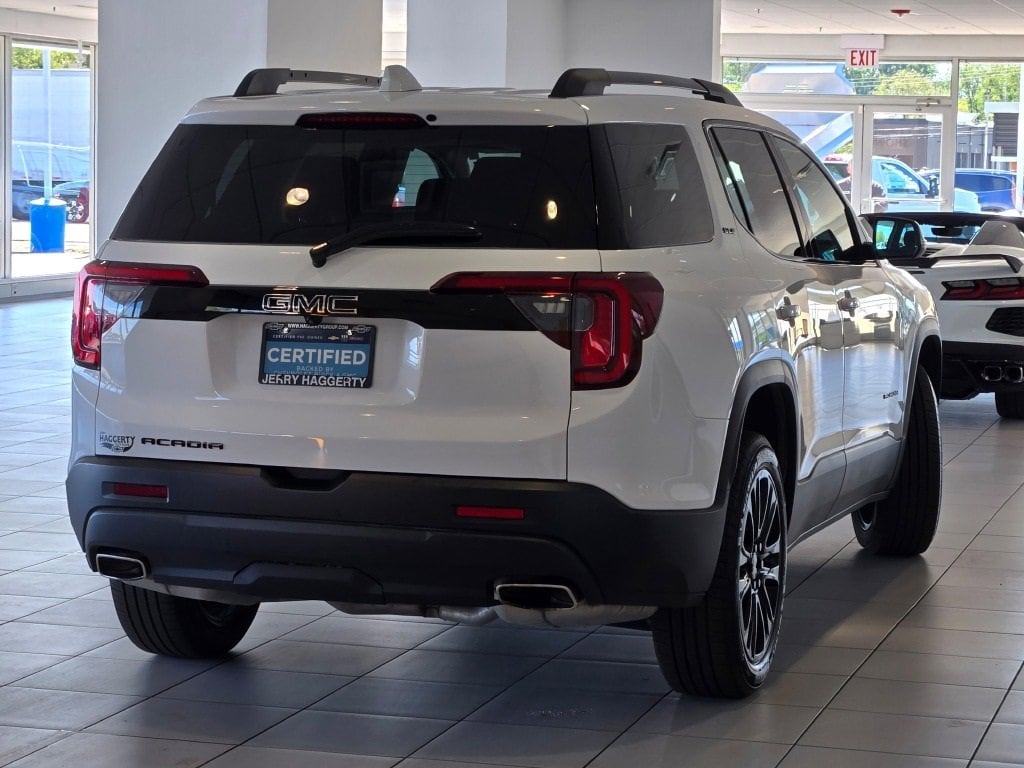 2023 GMC ACADIA - Image 11