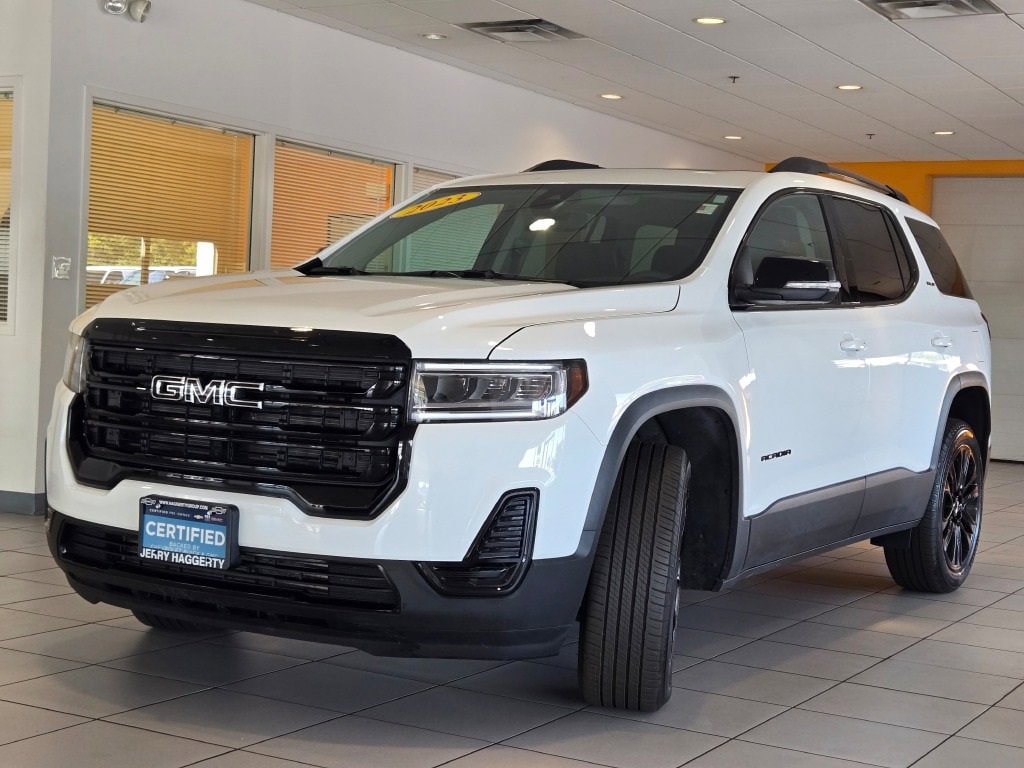 2023 GMC ACADIA - Image 3