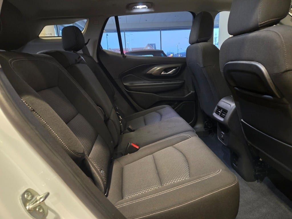 2023 GMC TERRAIN - Image 9