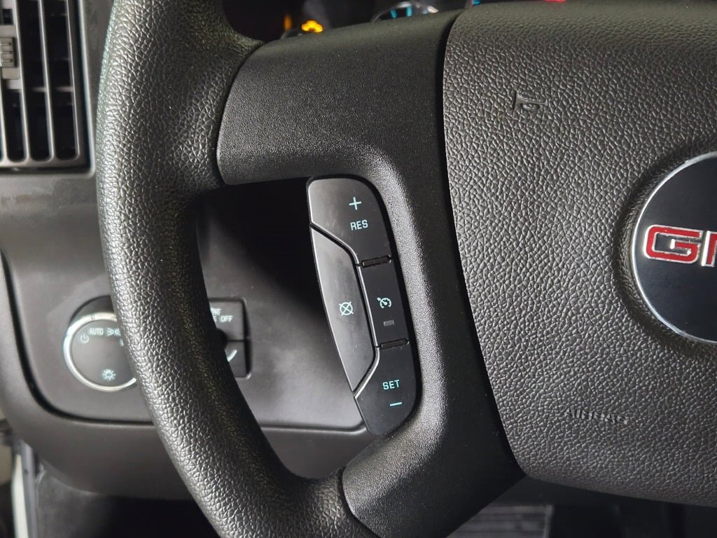 2023 GMC SAVANA - Image 18