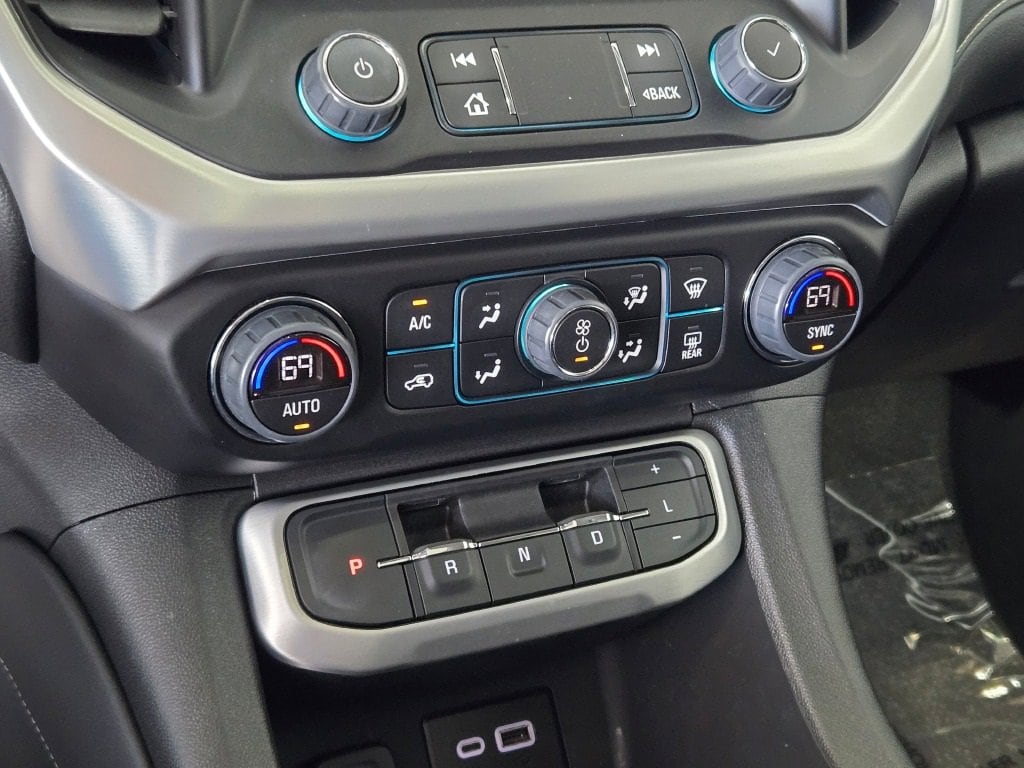 2023 GMC ACADIA - Image 28