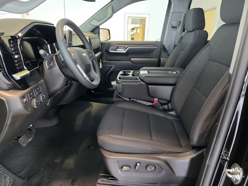 2026 CHEVROLET SILVERADO - Image 18