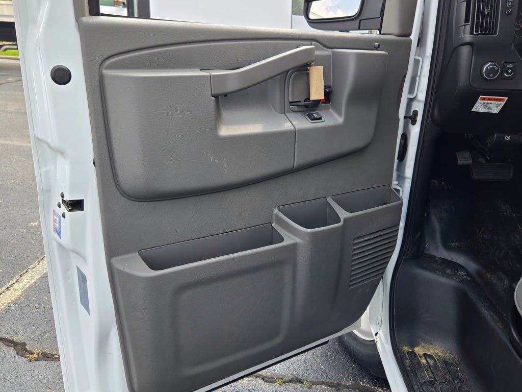 2025 CHEVROLET EXPRESS - Image 16