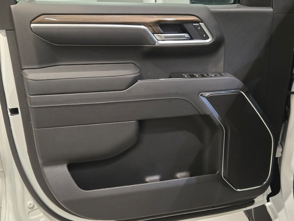 2026 CHEVROLET SILVERADO - Image 17