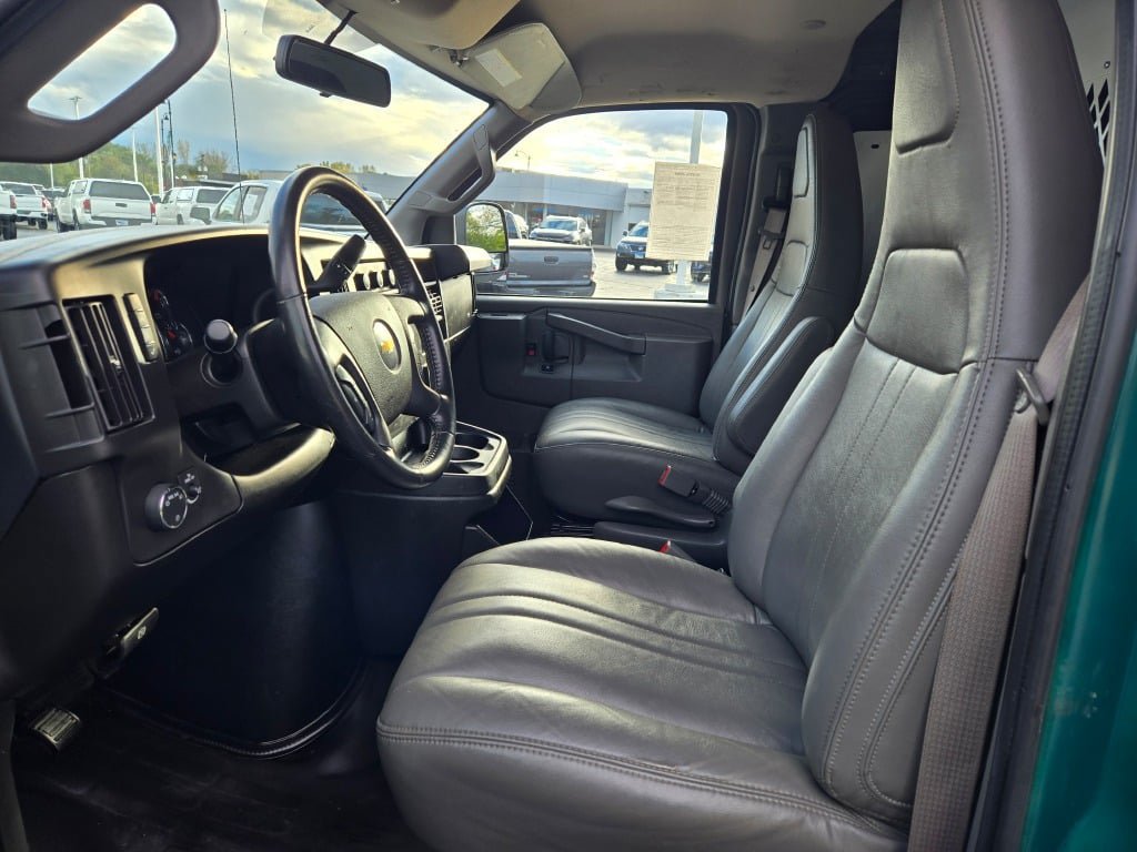2023 Chevrolet Express Cargo Work Van - Photo 17