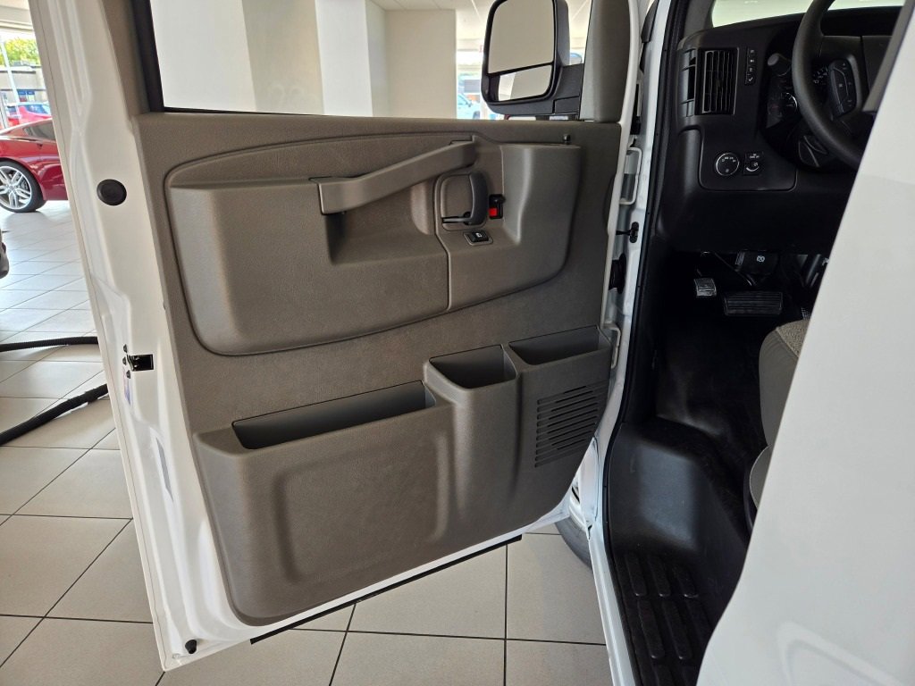 2025 CHEVROLET EXPRESS - Image 12