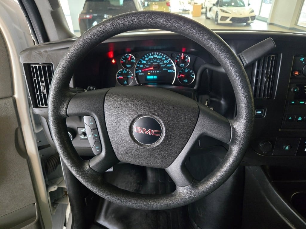 2023 GMC SAVANA - Image 21