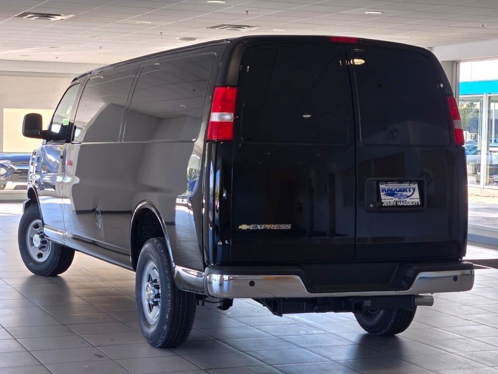 2025 CHEVROLET EXPRESS - Image 10