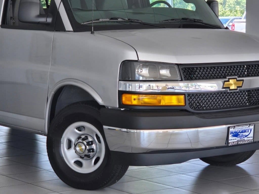 New 2026 Chevrolet Express Passenger 1LT Van