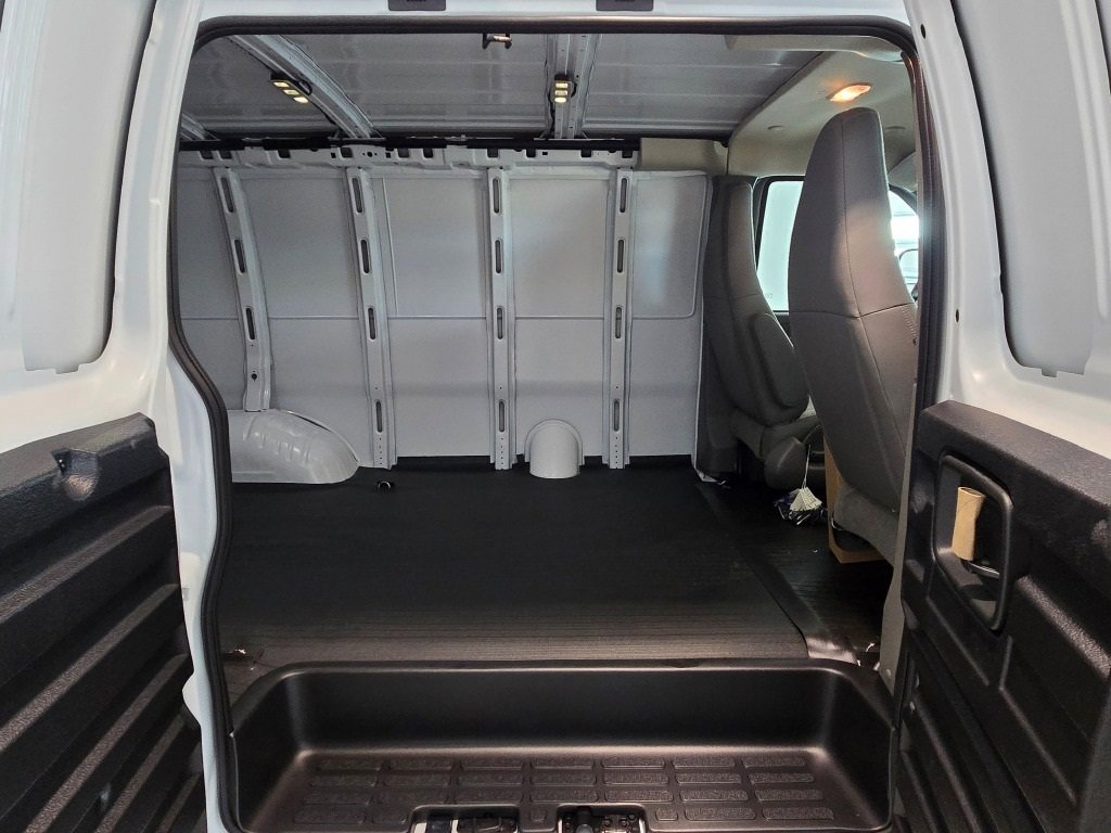 2025 CHEVROLET EXPRESS - Image 7
