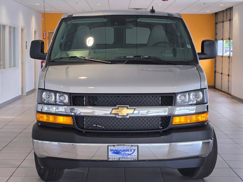 New 2026 Chevrolet Express Passenger 1LT Van