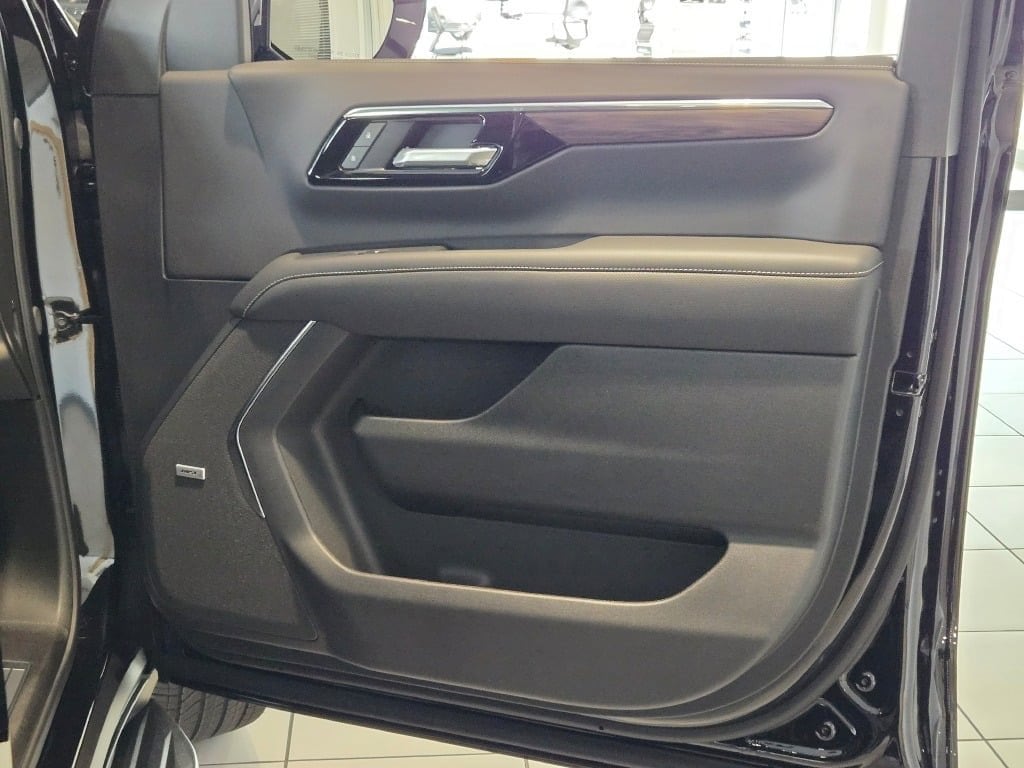 2025 CHEVROLET SUBURBAN - Image 4