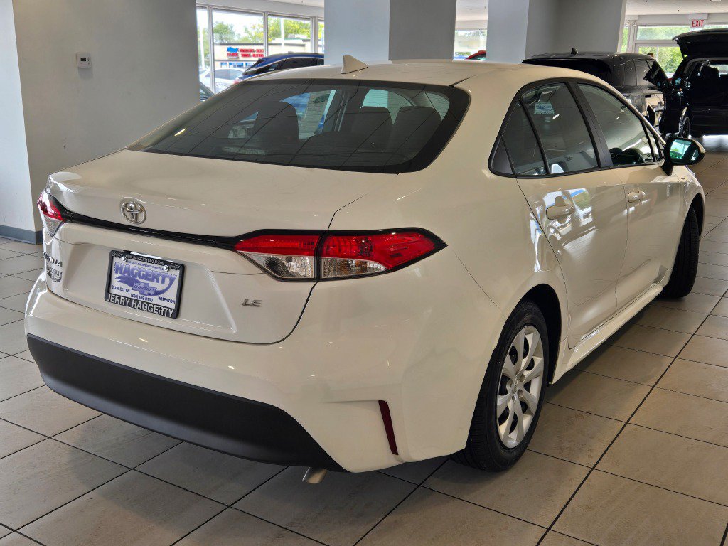 2025 Toyota Corolla LE - Photo 9