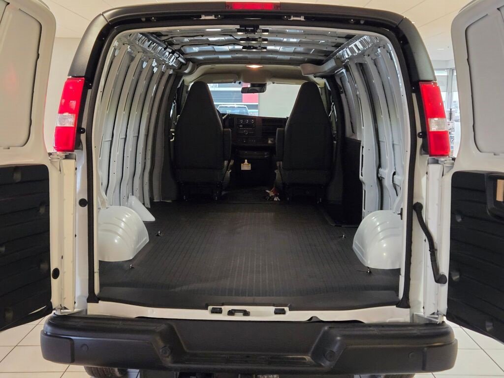2025 CHEVROLET EXPRESS - Image 10