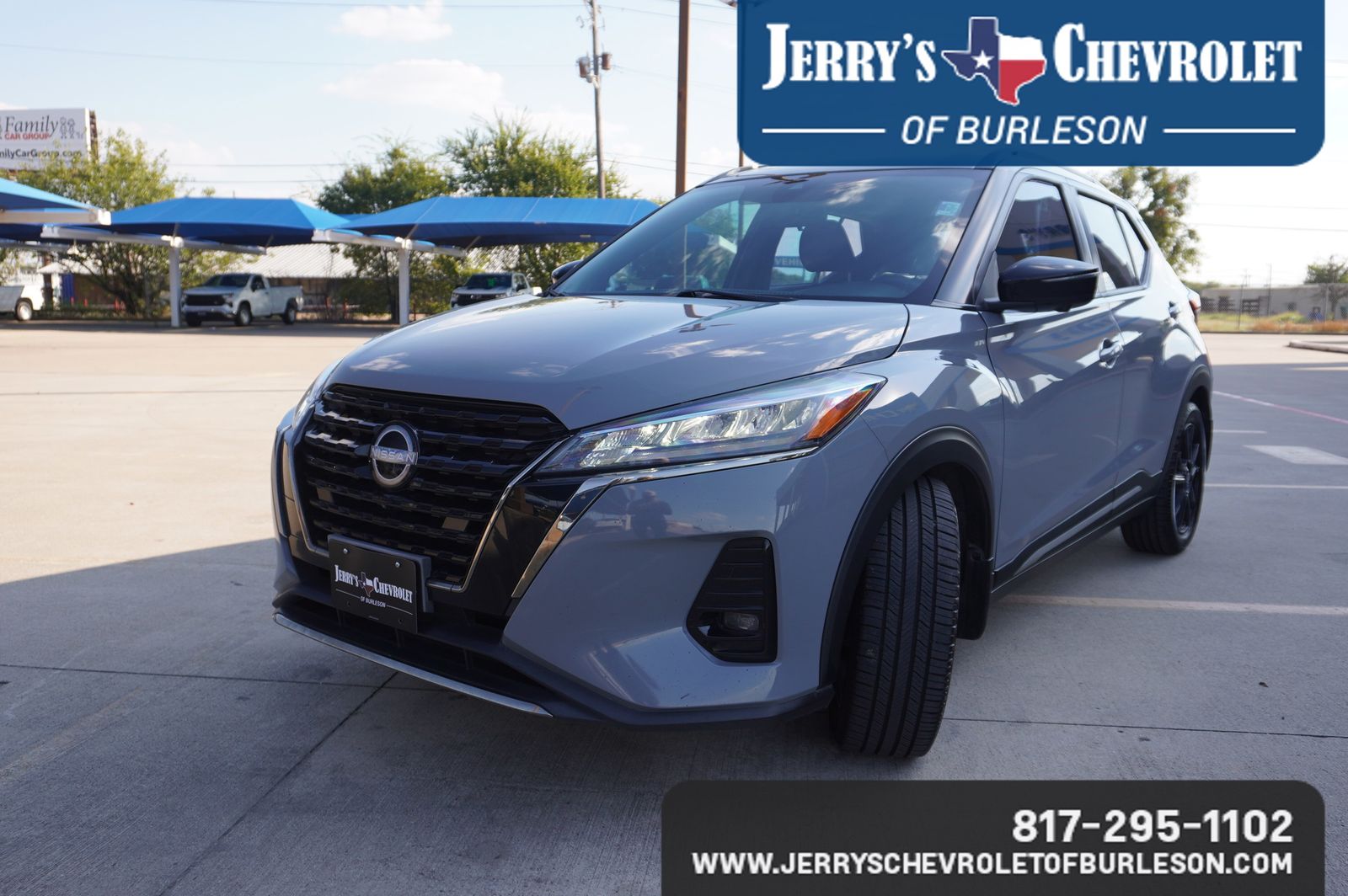 2022 Nissan Kicks SR photo 2
