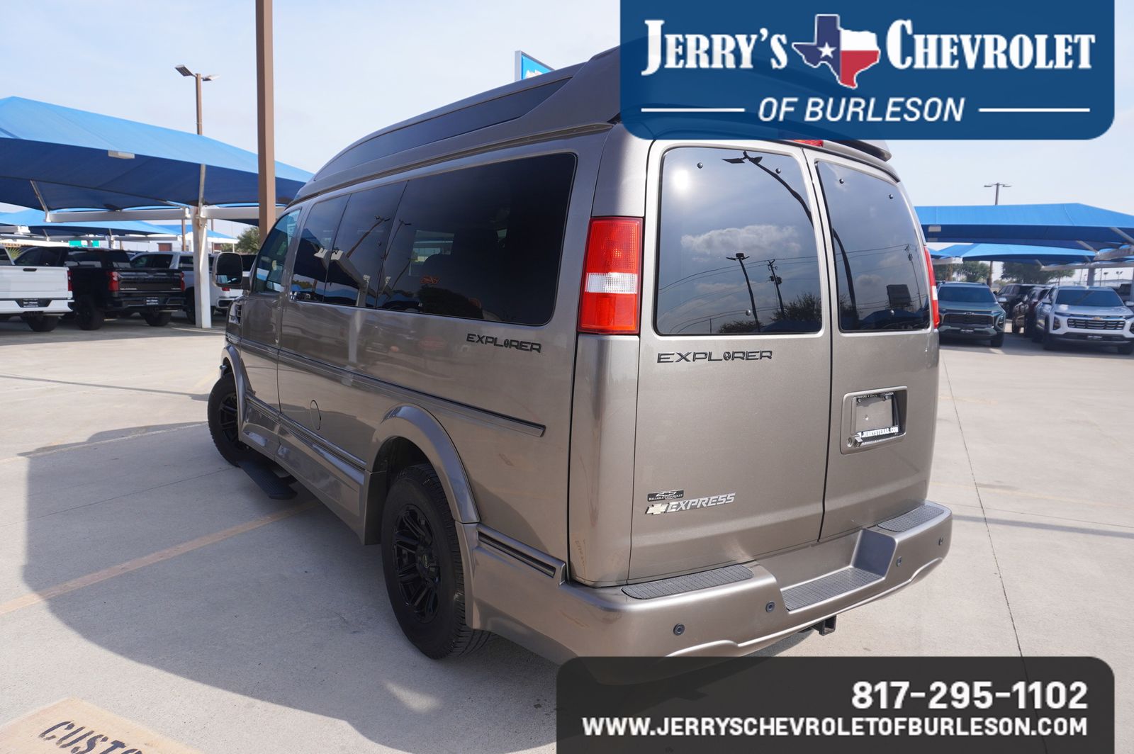 2023 Chevrolet Express Cargo 2500 Base photo 3