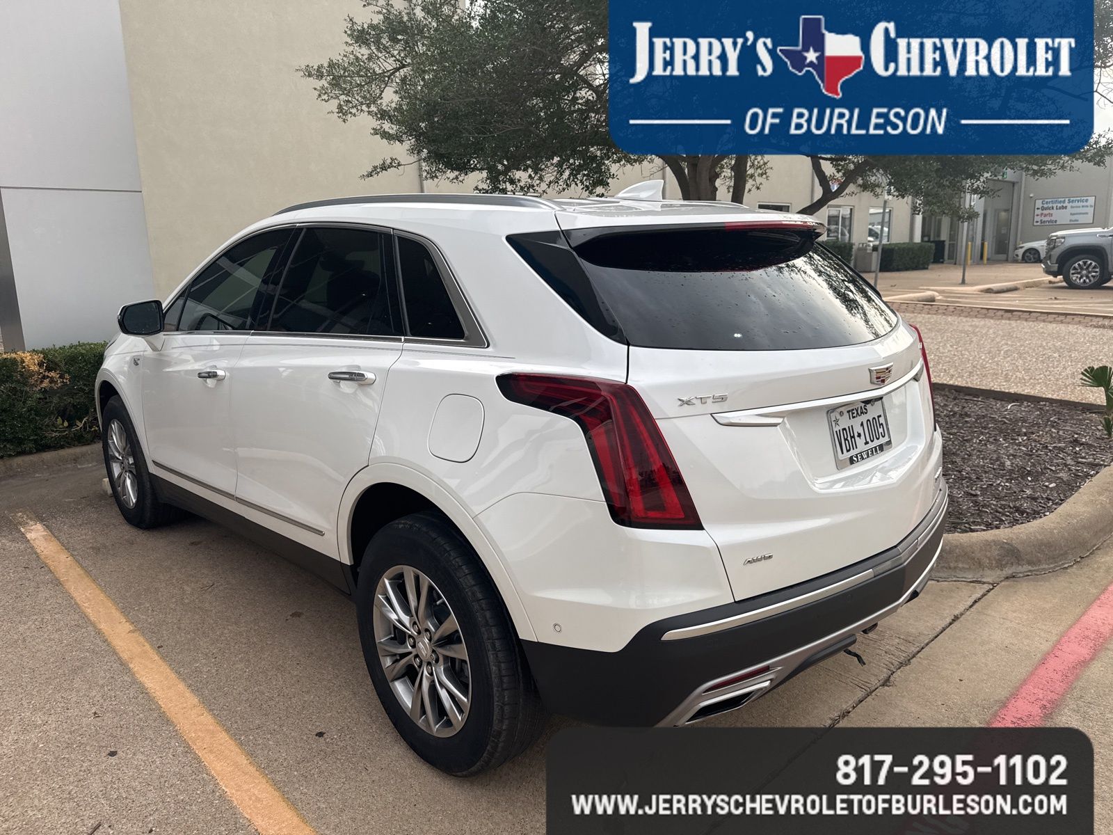 2022 Cadillac XT5 Premium Luxury photo 2