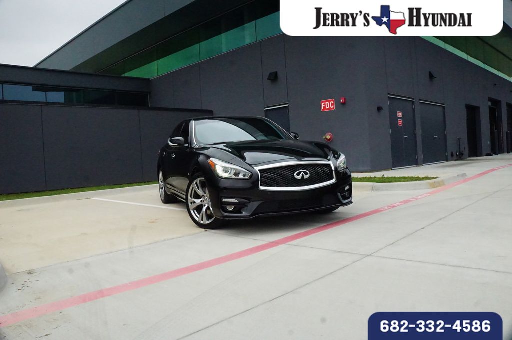 2016 INFINITI Q70 5.6 AWD's photo