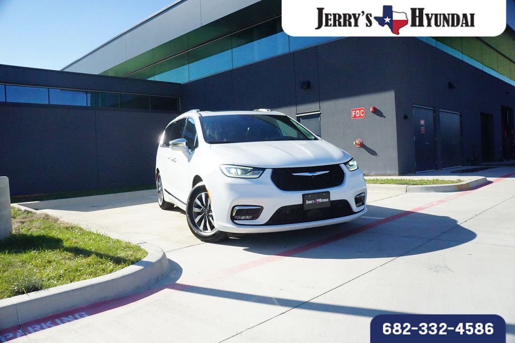 2021 Chrysler Pacifica Hybrid Limited's photo