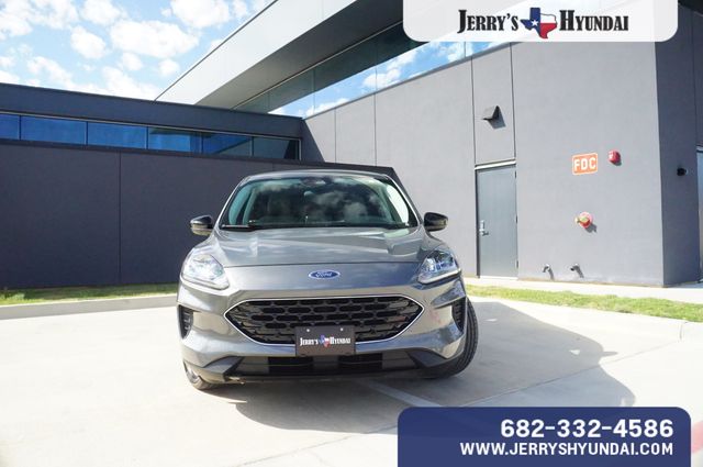 Used 2022 Ford Escape SE with VIN 1FMCU0BZ6NUA31777 for sale in Weatherford, TX