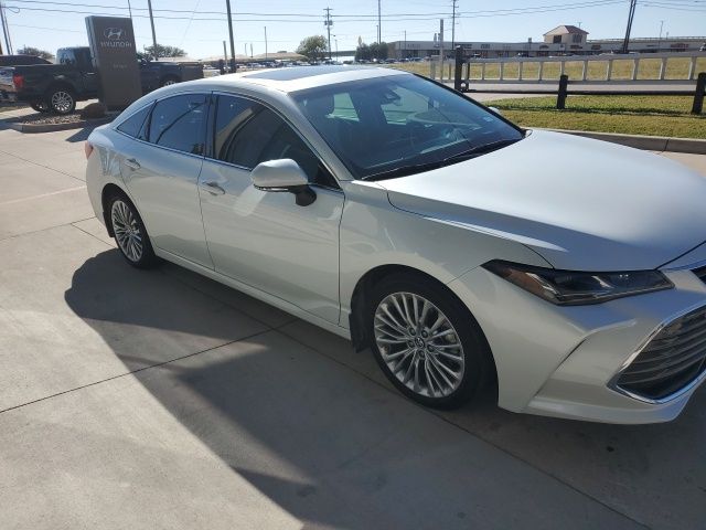 2019 Toyota Avalon Limited photo 2