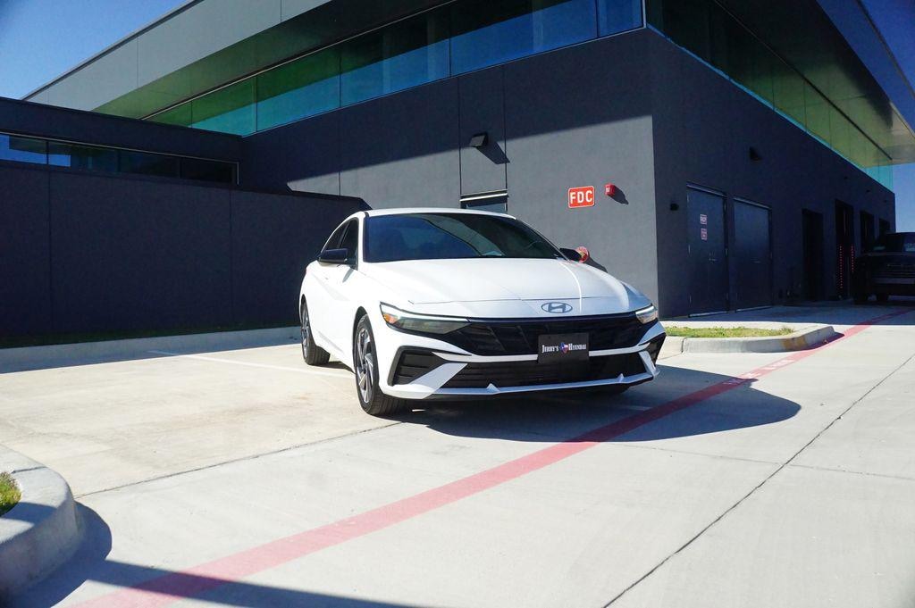 New 2025 Hyundai Elantra SEL Sport Sedan