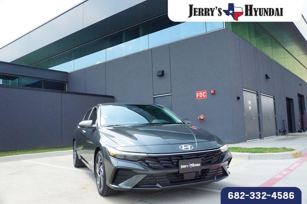 2025 Hyundai Elantra Limited's photo