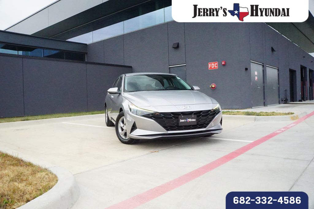 2021 Hyundai Elantra SE's photo