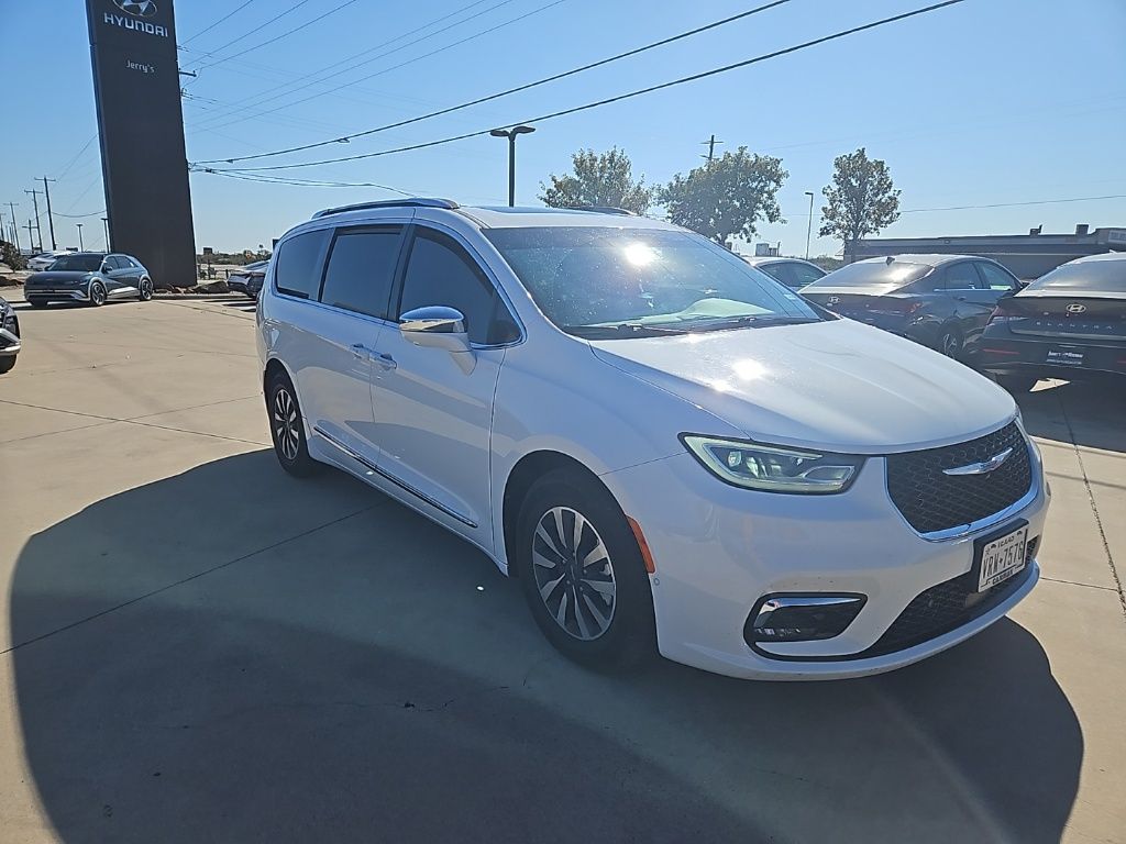2021 Chrysler Pacifica Hybrid Limited photo 2