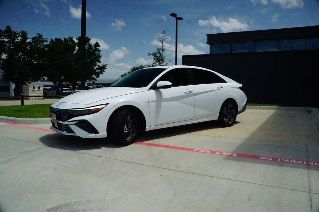 Certified 2025 Hyundai Elantra Hybrid Limited Sedan