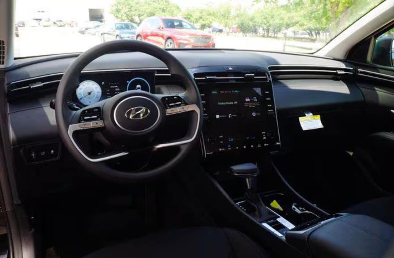 2024%20Tucson%20Interior.png