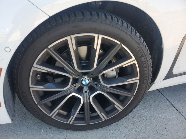 2022 Bmw 740i 7-Series photo 2