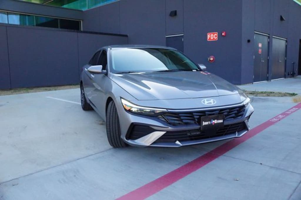 Certified 2025 Hyundai Elantra SEL Convenience Sedan