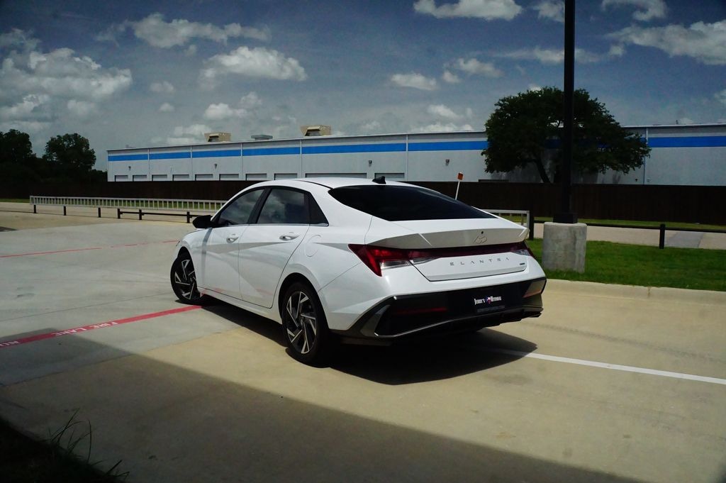 Certified 2025 Hyundai Elantra Hybrid Limited Sedan