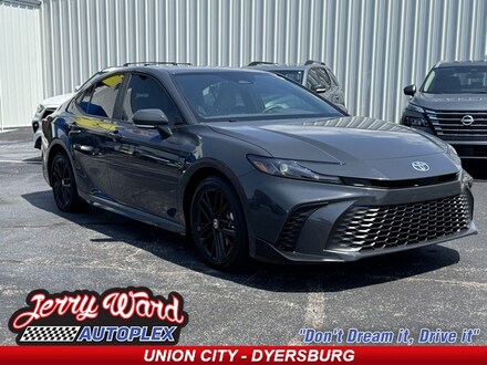 2025 Toyota Camry SE Sedan