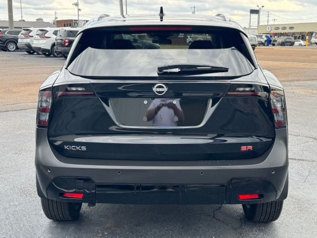 Used 2026 Nissan Kicks SR SUV