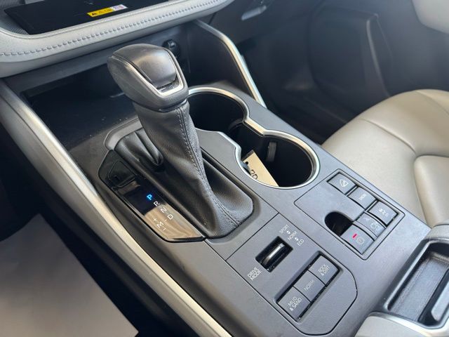 2023 Toyota Highlander XLE - Photo 13