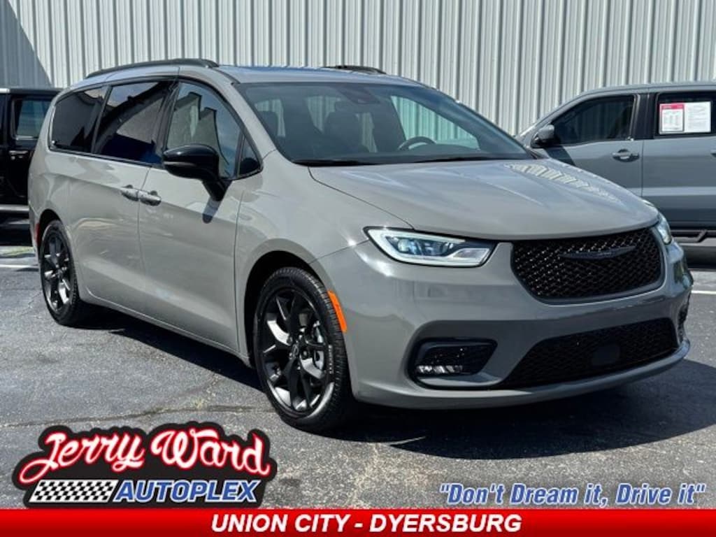 Used 2025 Chrysler Pacifica Limited Minivan/Van