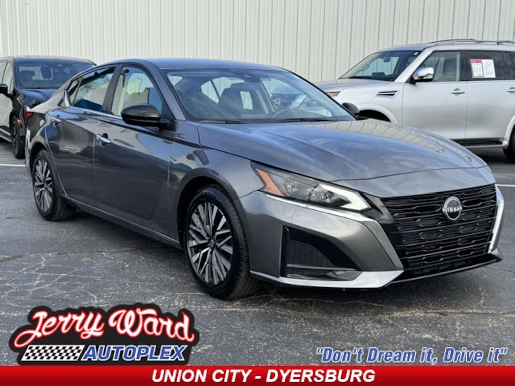 Used 2024 Nissan Altima 2.5 SV Sedan