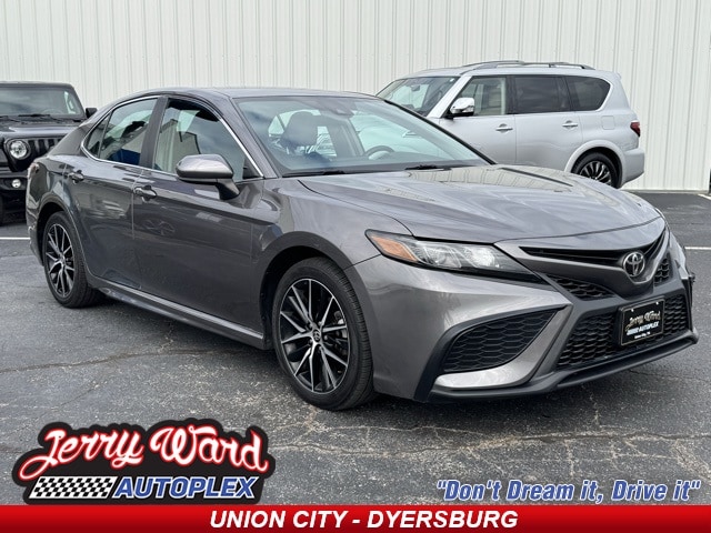 2021 Toyota Camry SE's photo