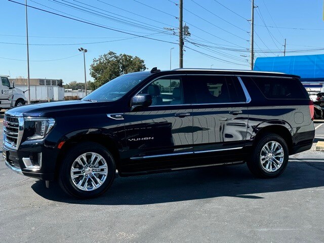 2023 Gmc Yukon XL SLT photo 3