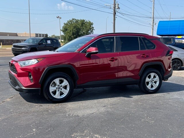 2019 Toyota RAV4 XLE photo 3