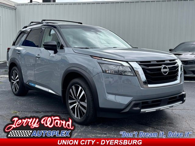 2025 Nissan Pathfinder Platinum 2WD's photo