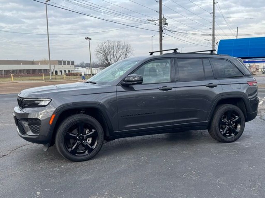 Used 2023 Jeep Grand Cherokee Altitude SUV